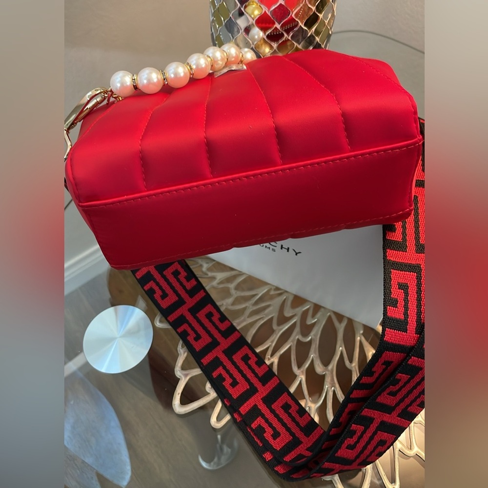 Givenchy - Picture 10 of 12